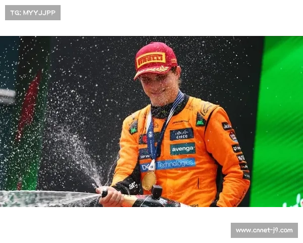 皮亚斯特里新加坡站与队友相撞怒批车队策略失误引发内部矛盾 皮亚斯特里新加坡站与队友相撞怒批车队策略失误引发内部矛盾